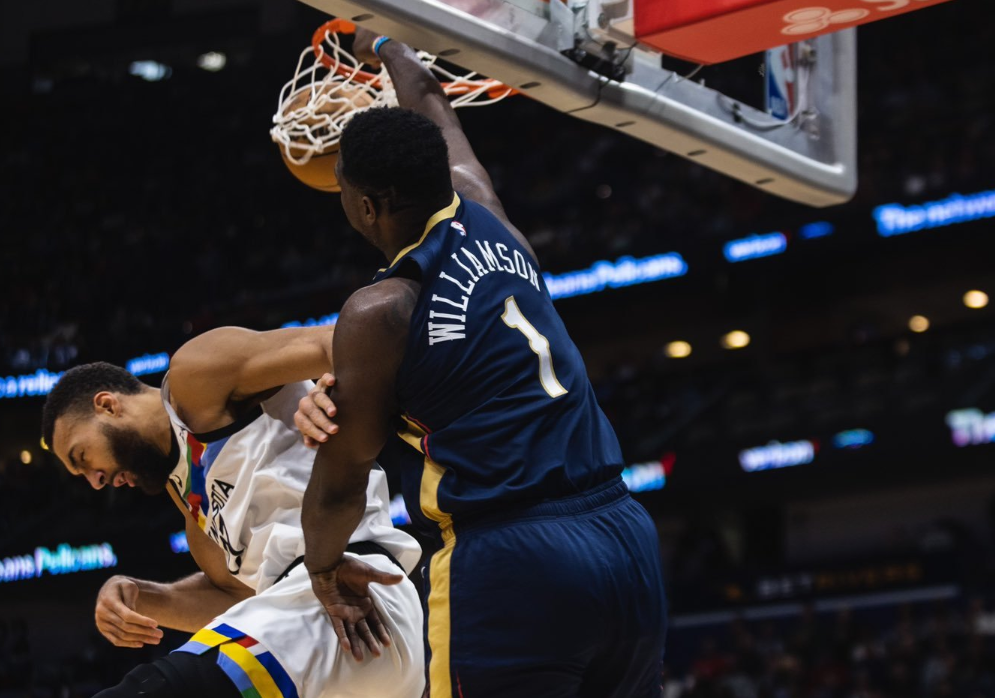  锡安暴扣撕裂篮板惊全场，鹈鹕擒狼保留季后赛悬念  